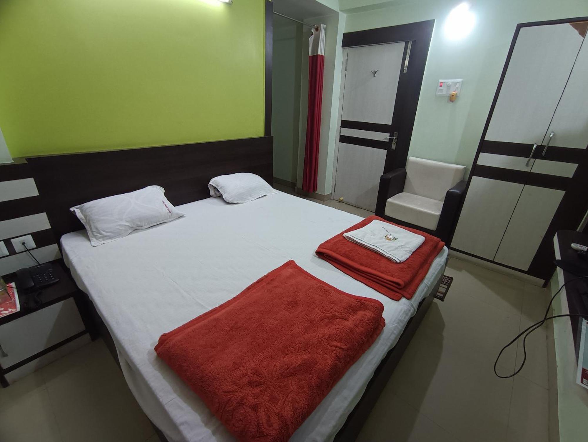 Hotel Viraat Inn Gaya Bagian luar foto
