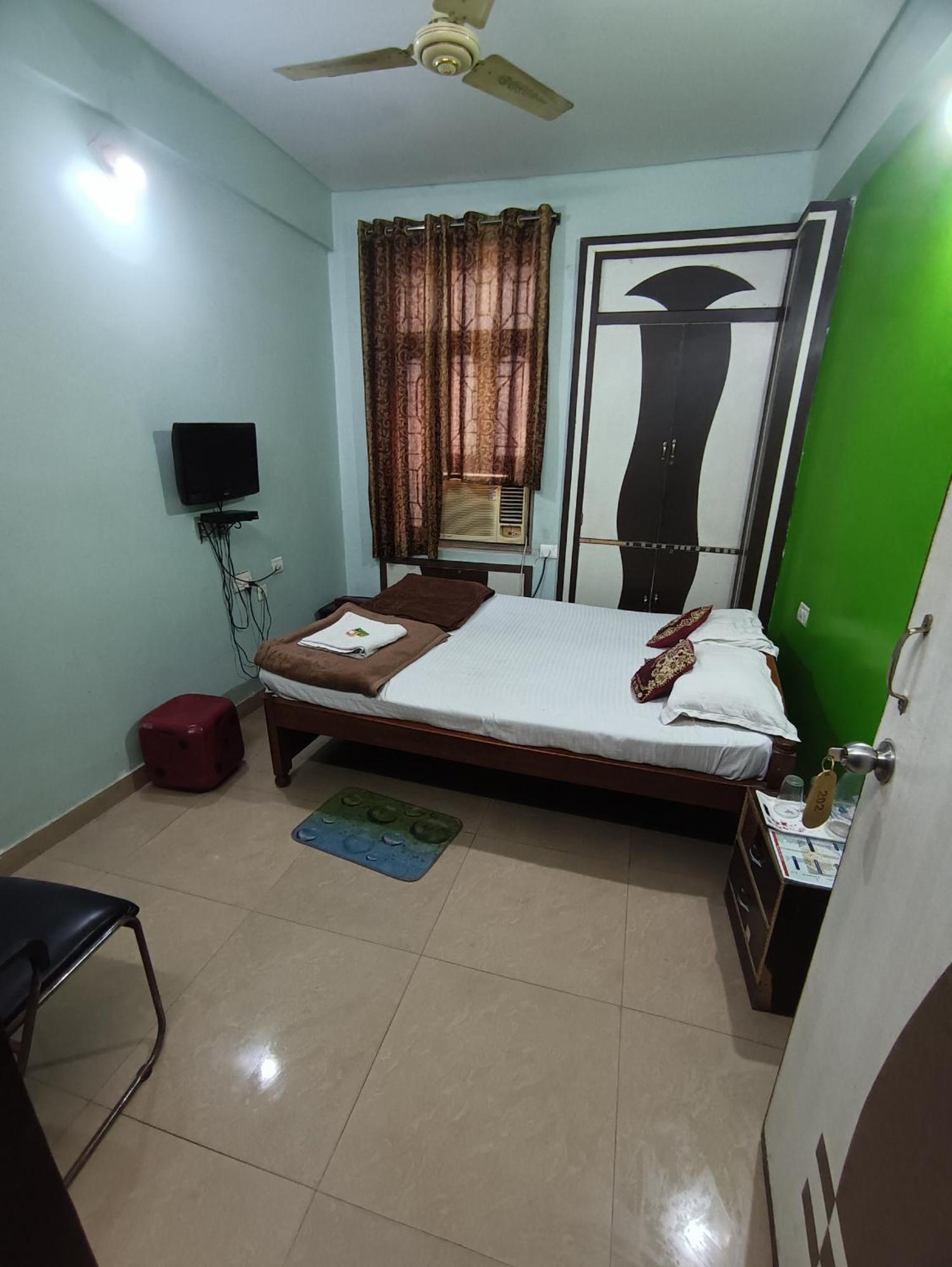 Hotel Viraat Inn Gaya Bagian luar foto